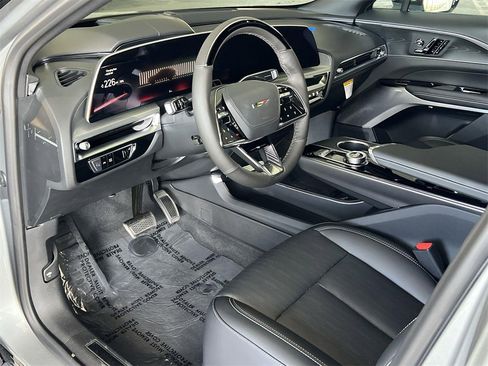 New 2026 Cadillac Lyriq V image 9