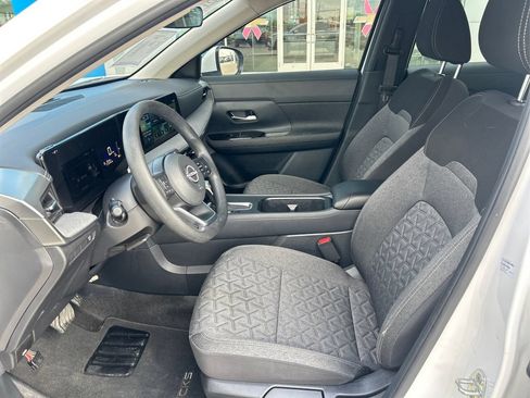Used 2025 Nissan Kicks SV FWD image 9
