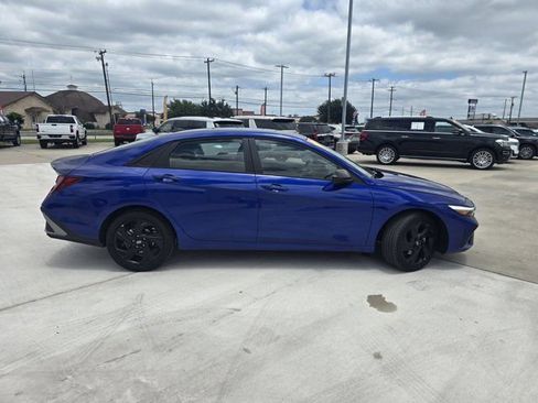 Used 2026 Hyundai Elantra Sport FWD image 2