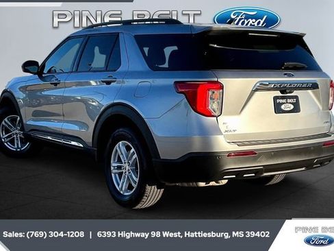 Used 2023 Ford Explorer XLT image 2
