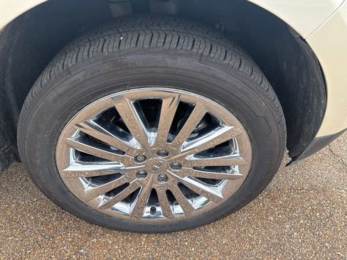 Used 2014 Lincoln MKX FWD w/ Equipment Group 102A image 9