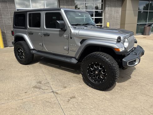 Used 2020 Jeep Wrangler Unlimited Sahara AWD/4WD image 13