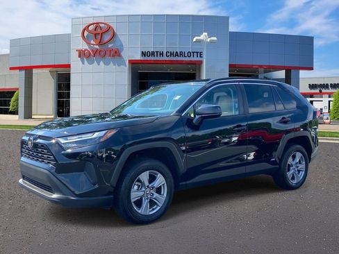 Used 2025 Toyota RAV4 LE AWD/4WD image 5