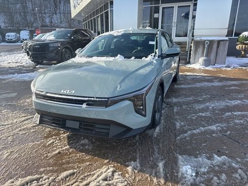 New 2025 Kia K4 LXS image 3