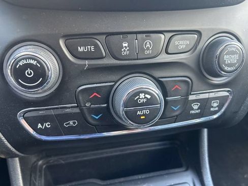 Used 2023 Jeep Cherokee Altitude Lux AWD/4WD image 22