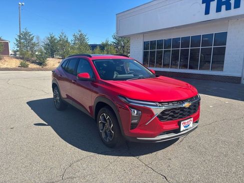 New 2026 Chevrolet Trax LT w/ Sunroof Package image 6