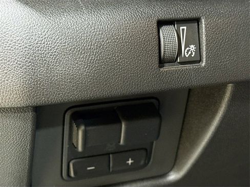 New 2024 Chevrolet Colorado LT w/ LT Convenience Package III image 13