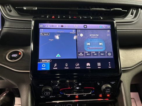 Used 2024 Jeep Grand Cherokee L Limited image 17