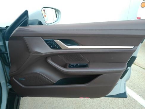 Used 2023 Porsche Taycan 4S w/ Performance Package image 23