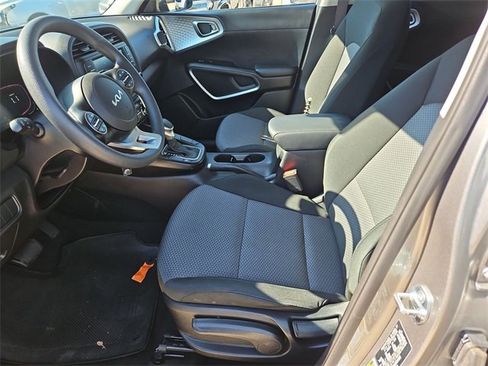 Used 2024 Kia Soul LX w/ LX Technology Package image 17