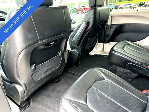 Used 2024 Chrysler Pacifica Touring-L FWD image 20