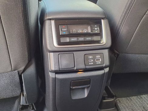 Used 2024 Subaru Ascent Premium w/ Convenience Package AWD/4WD image 16