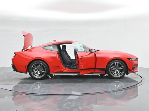 Used 2024 Ford Mustang Coupe RWD image 4