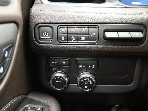 Used 2022 GMC Yukon XL Denali AWD/4WD image 10