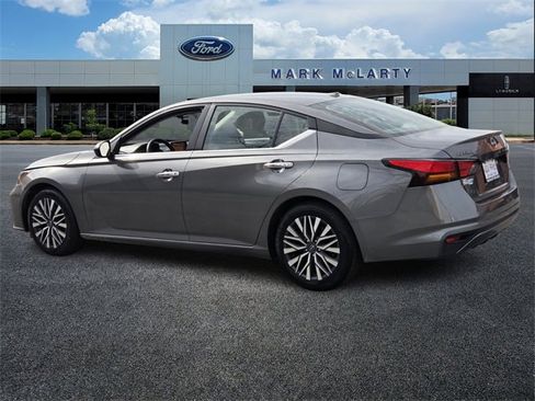 Used 2024 Nissan Altima 2.5 SV image 3