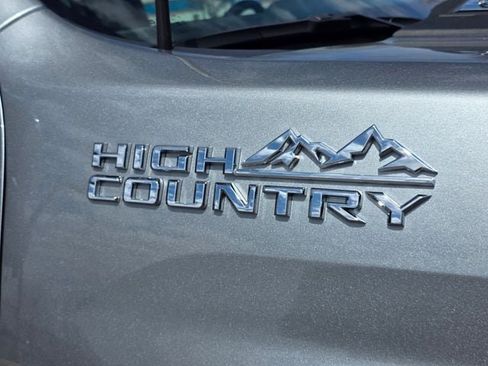 Used 2025 Chevrolet Silverado 2500 High Country w/ Technology Package AWD/4WD image 8