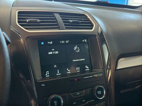 Used 2018 Ford Explorer XLT w/ Equipment Group 202A image 18