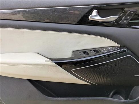 Used 2019 Kia Cadenza Limited image 11