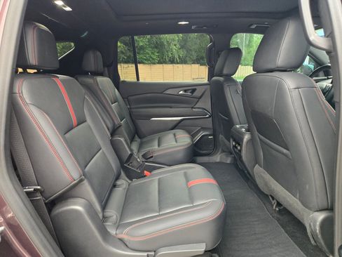 Used 2024 Chevrolet Traverse RS FWD image 25