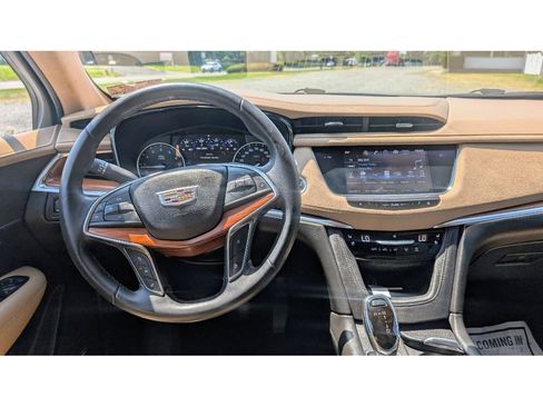Used 2017 Cadillac XT5 Platinum image 24