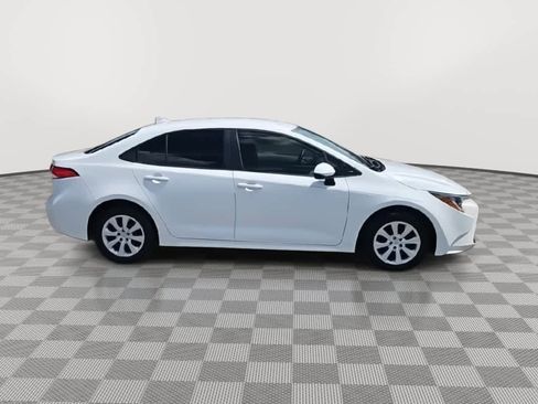 Used 2022 Toyota Corolla LE FWD image 9