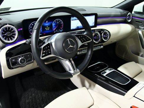 Used 2025 Mercedes-Benz CLA 250 4MATIC image 5