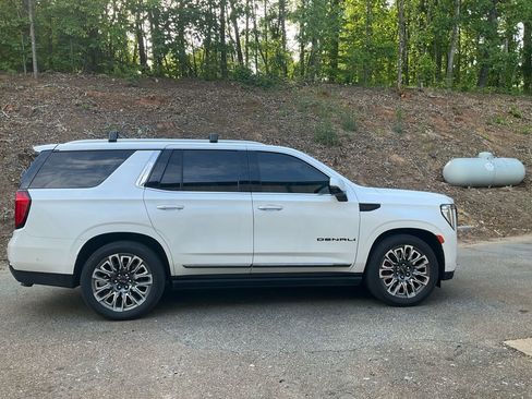 Used 2024 GMC Yukon Denali Ultimate AWD/4WD image 4