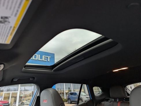 Used 2024 Chevrolet Trax RS w/ Sunroof Package image 26