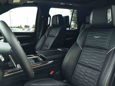 Used 2026 Cadillac Escalade Platinum Sport w/ LPO, ONYX Package AWD/4WD image 16