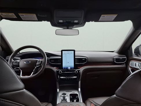 Used 2024 Ford Explorer King Ranch w/ Technology Package image 23