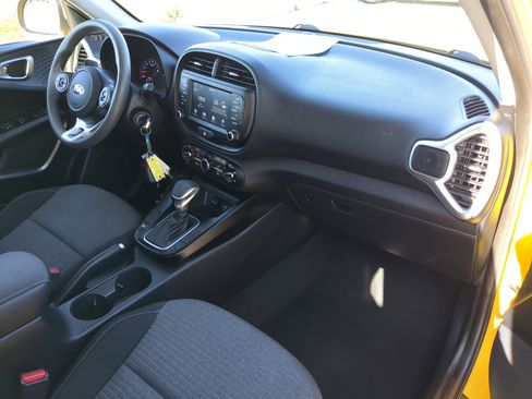 Certified 2020 Kia Soul S image 11