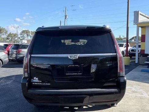 Used 2015 Cadillac Escalade Premium image 5