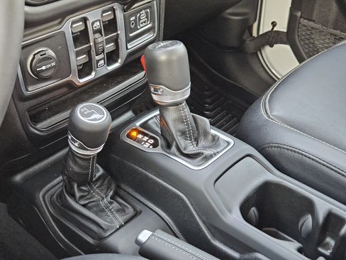 Used 2025 Jeep Gladiator Sport AWD/4WD image 19