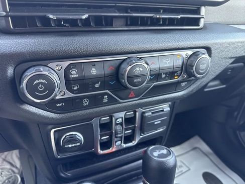 Used 2025 Jeep Wrangler Sport S image 21