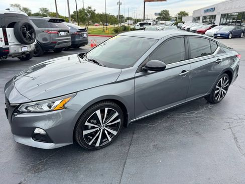 Used 2020 Nissan Altima 2.5 SR AWD/4WD image 2
