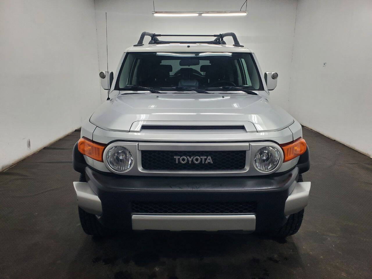 Used 2007 Toyota FJ Cruiser 4WD w/ Upgrade Pkg 1 image 2