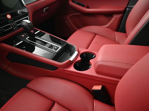 New 2026 Porsche Macan image 22