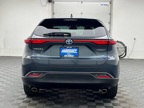 Used 2022 Toyota Venza LE AWD/4WD image 8
