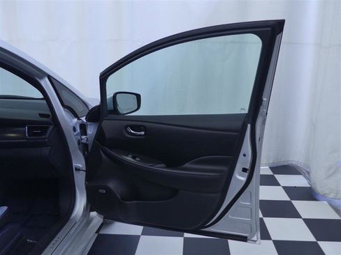 Used 2018 Nissan Leaf SL w/ SL Technology Package FWD image 23