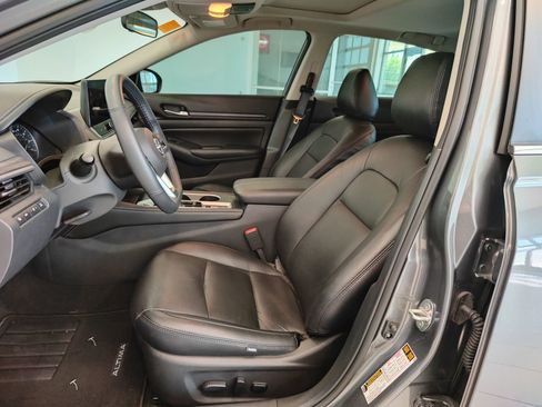 Used 2025 Nissan Altima 2.5 SV w/ SV Premium Package FWD image 9