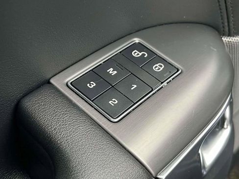 Used 2019 Land Rover Range Rover Sport SE image 18