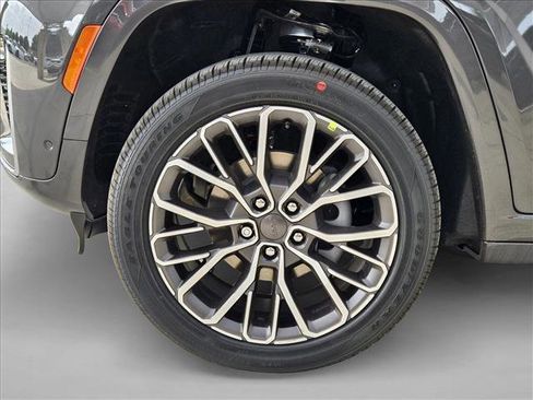 New 2026 Jeep Grand Cherokee Summit AWD/4WD image 10