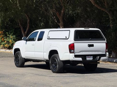 Used 2022 Toyota Tacoma SR RWD image 5