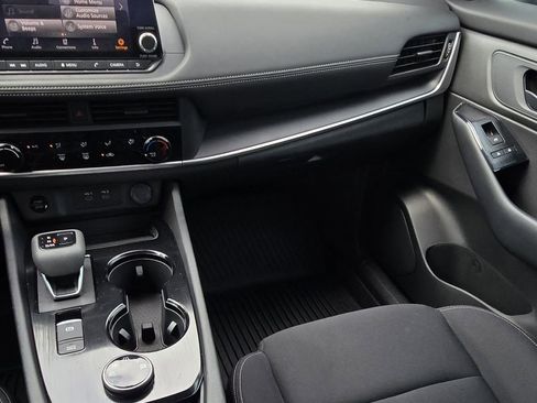 Used 2025 Nissan Rogue S image 16