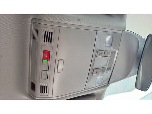 Used 2024 Volkswagen Taos SE FWD image 14