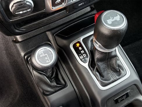 Used 2021 Jeep Wrangler Sport image 12