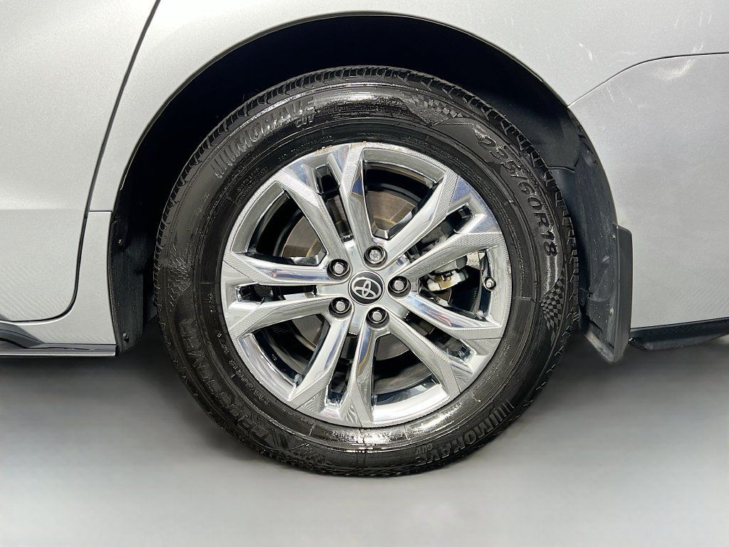 Used 2023 Toyota Sienna XSE w/ XSE Plus Package AWD/4WD image 32