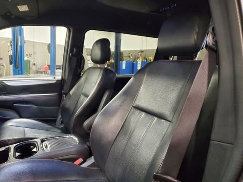 Used 2016 Dodge Grand Caravan R/T image 21