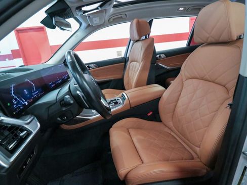 Used 2024 BMW X7 xDrive40i w/ Premium Package AWD/4WD image 11