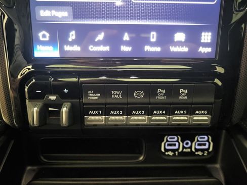 Used 2024 RAM 3500 Limited image 11